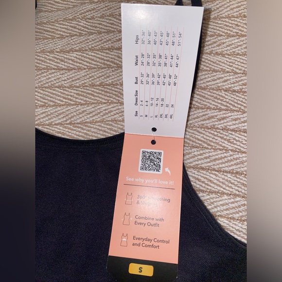 Shapermint Essentials All Day Every Day Scoop Neck Cami - Picture 4 of 14